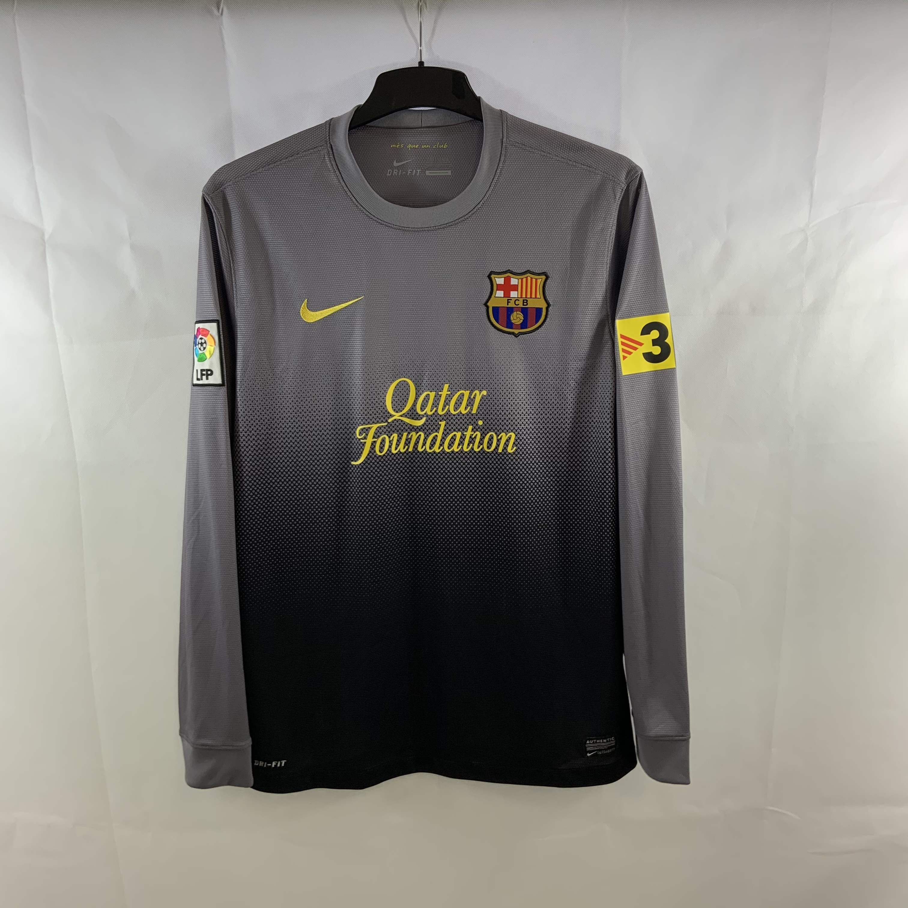 2011-12 Barcelona Nike GK L/S Shirt L Black *BNWT* – Kitroom Football