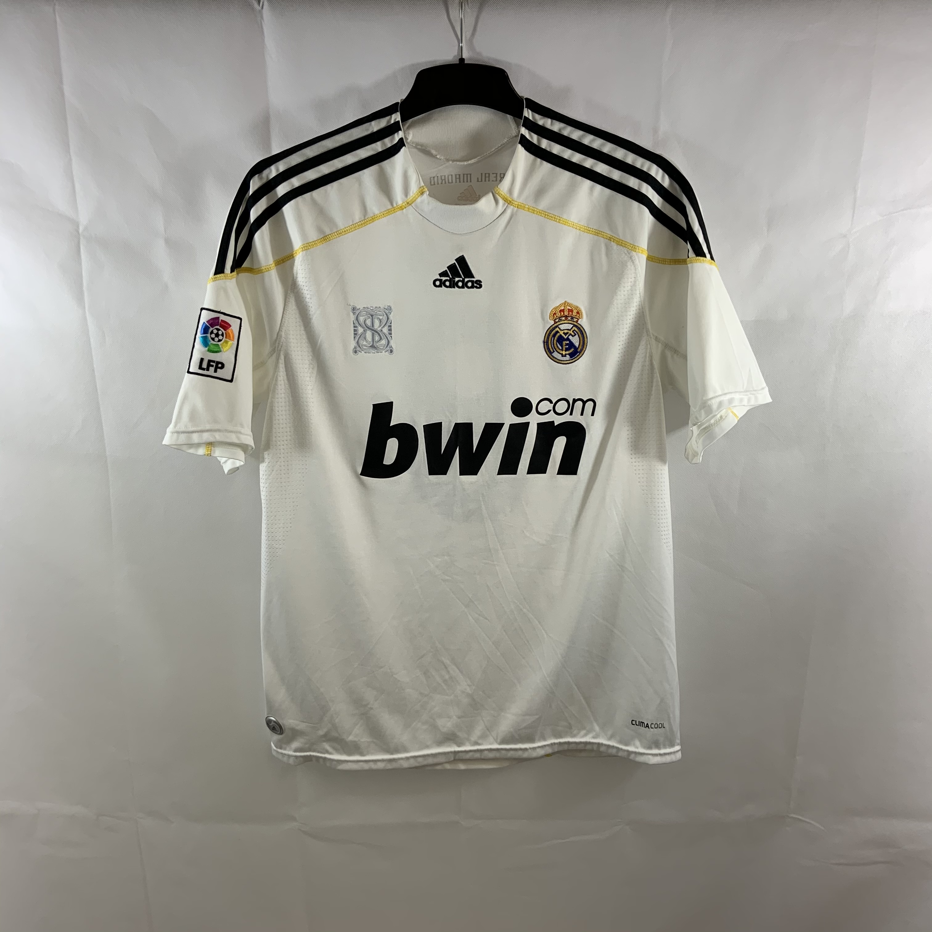 Real Madrid Kaka 8 Home Football Shirt 2009/10 Adults Medium Adidas ...