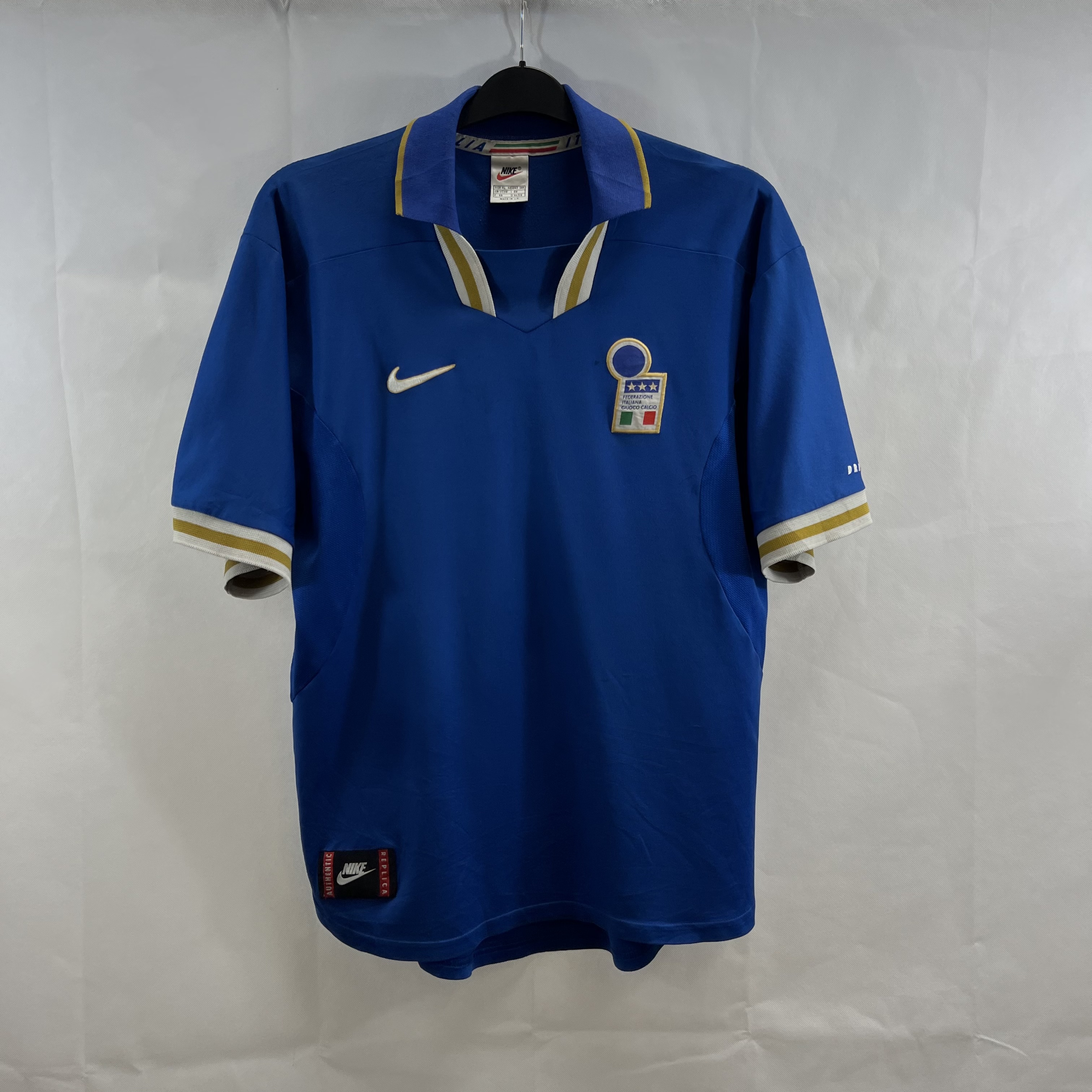 italy football shirt 1996