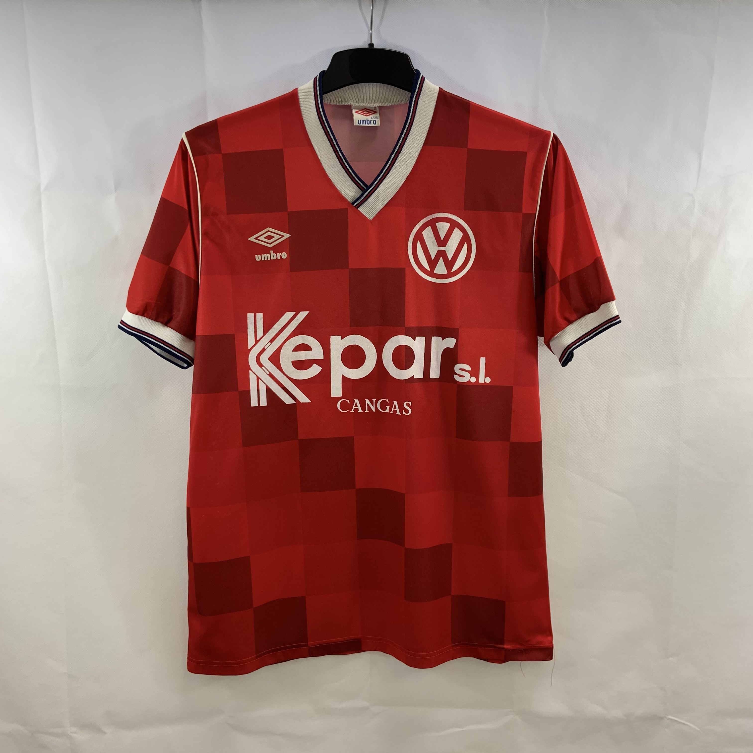 9A253E52-E86A-495D-877D-93653CBB9EB9