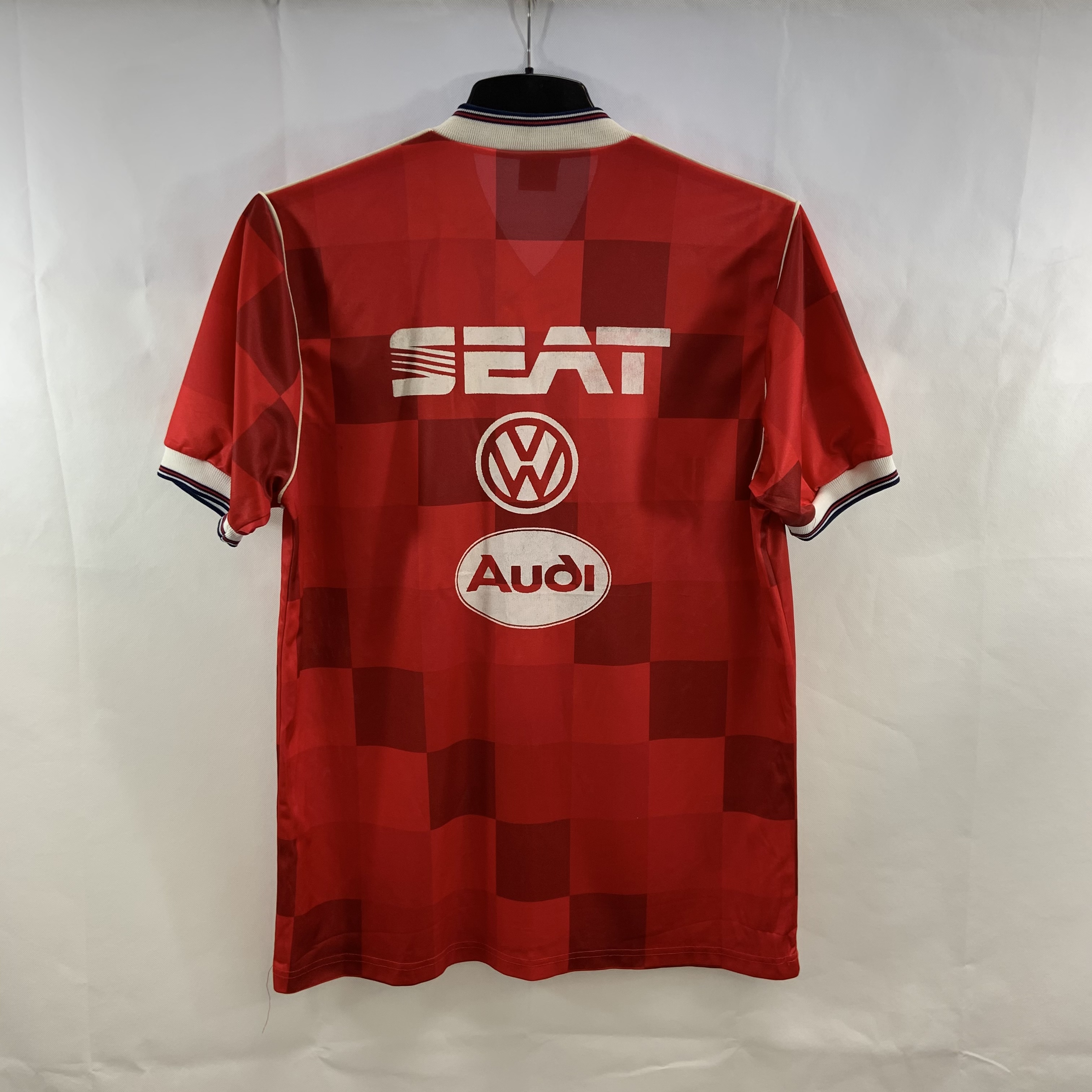 F9EAC7C6-D0A9-440B-B04B-423EFD7472C3