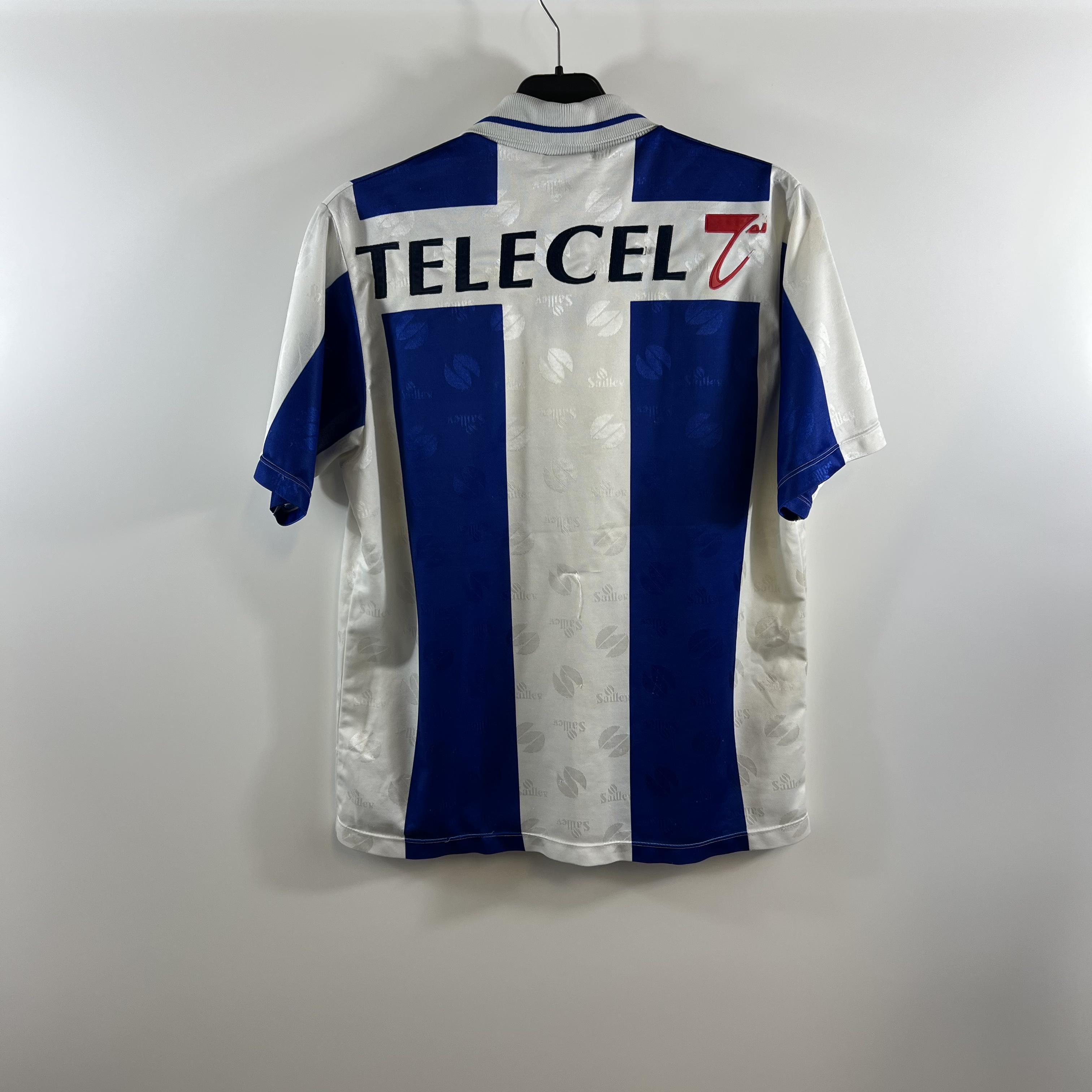 8E3C1322-C96B-4E39-8C73-7BBB61969143