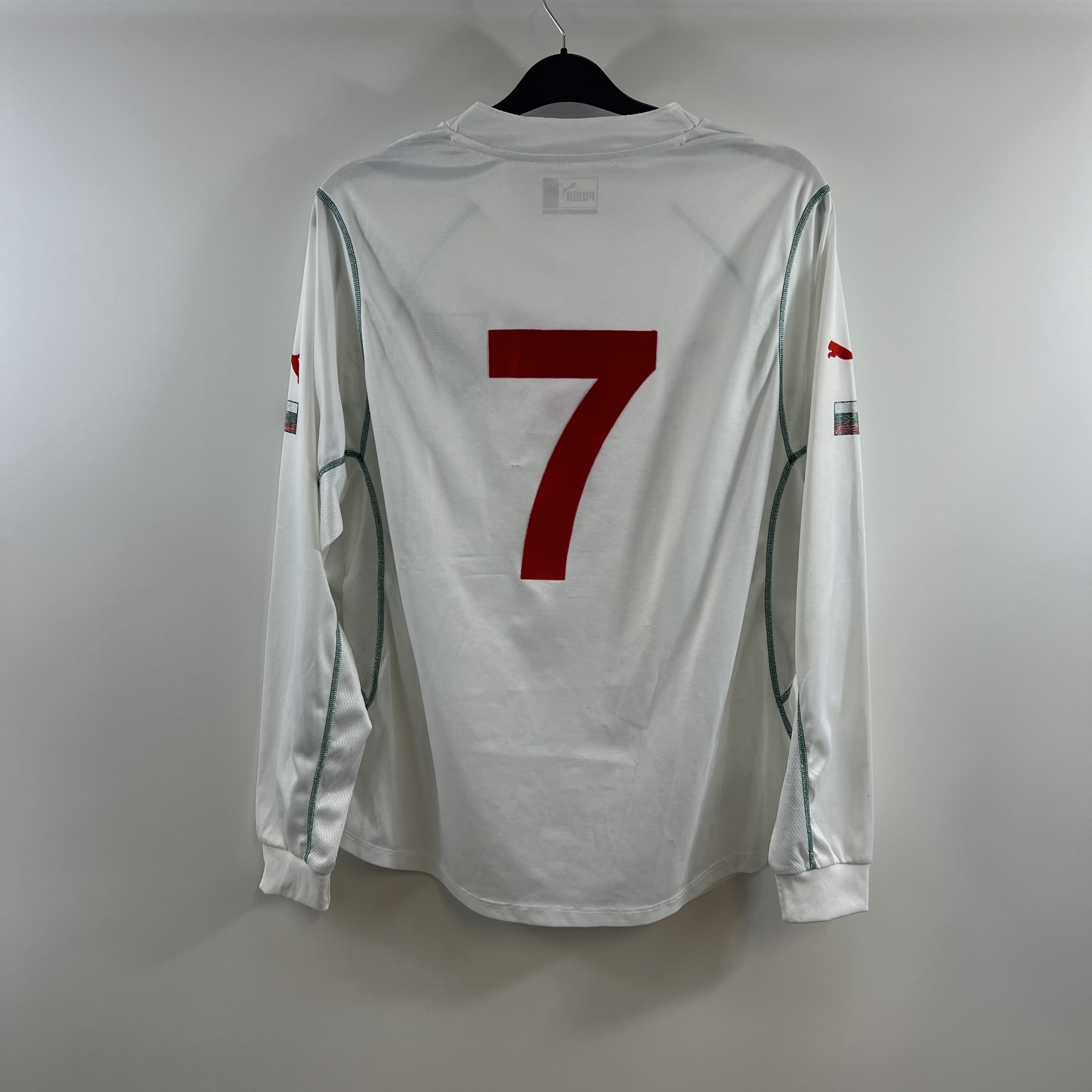 F454D572-F4E7-4B5F-8988-AA44292160D7