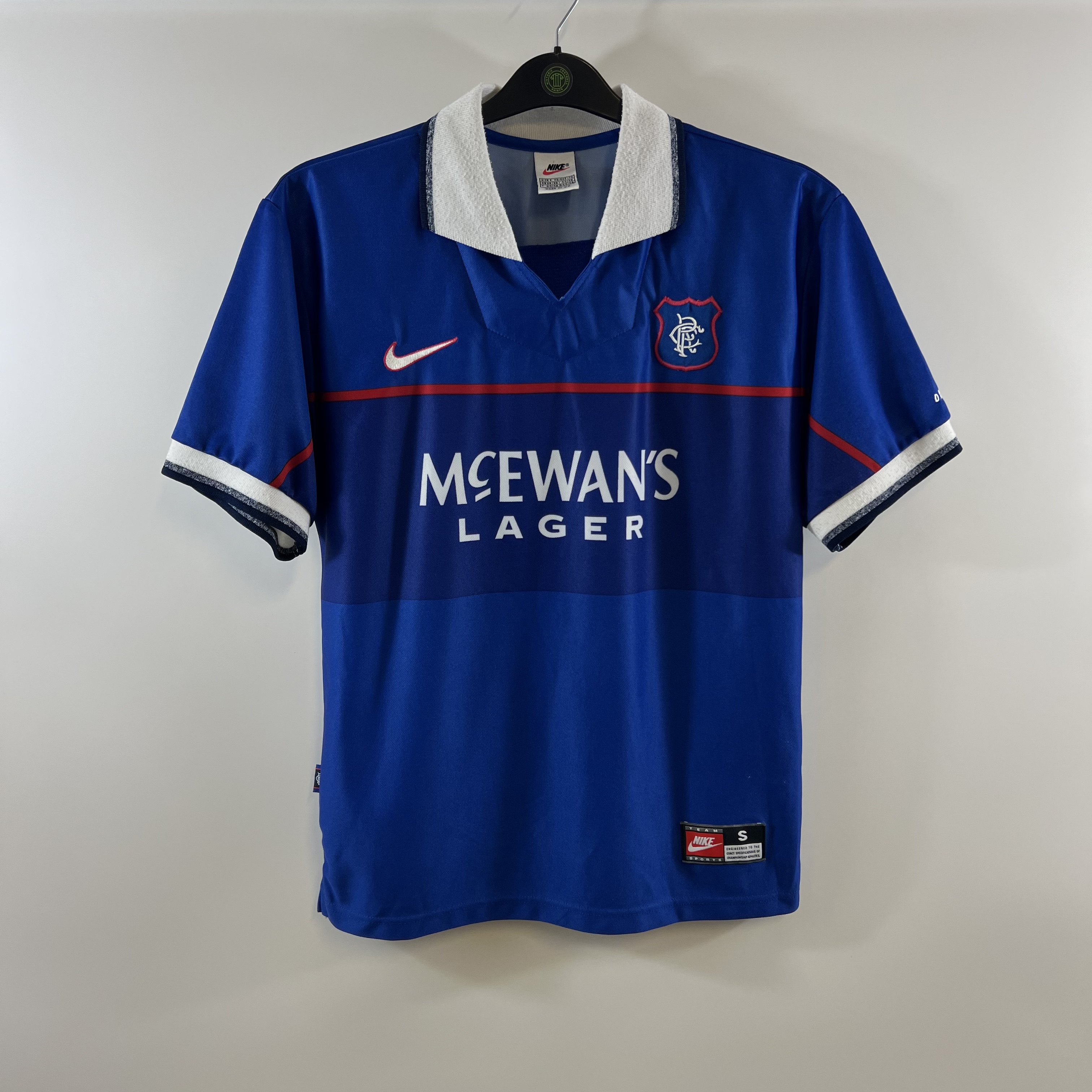 24B5566B-D66B-4893-BA27-106BD81EDB31