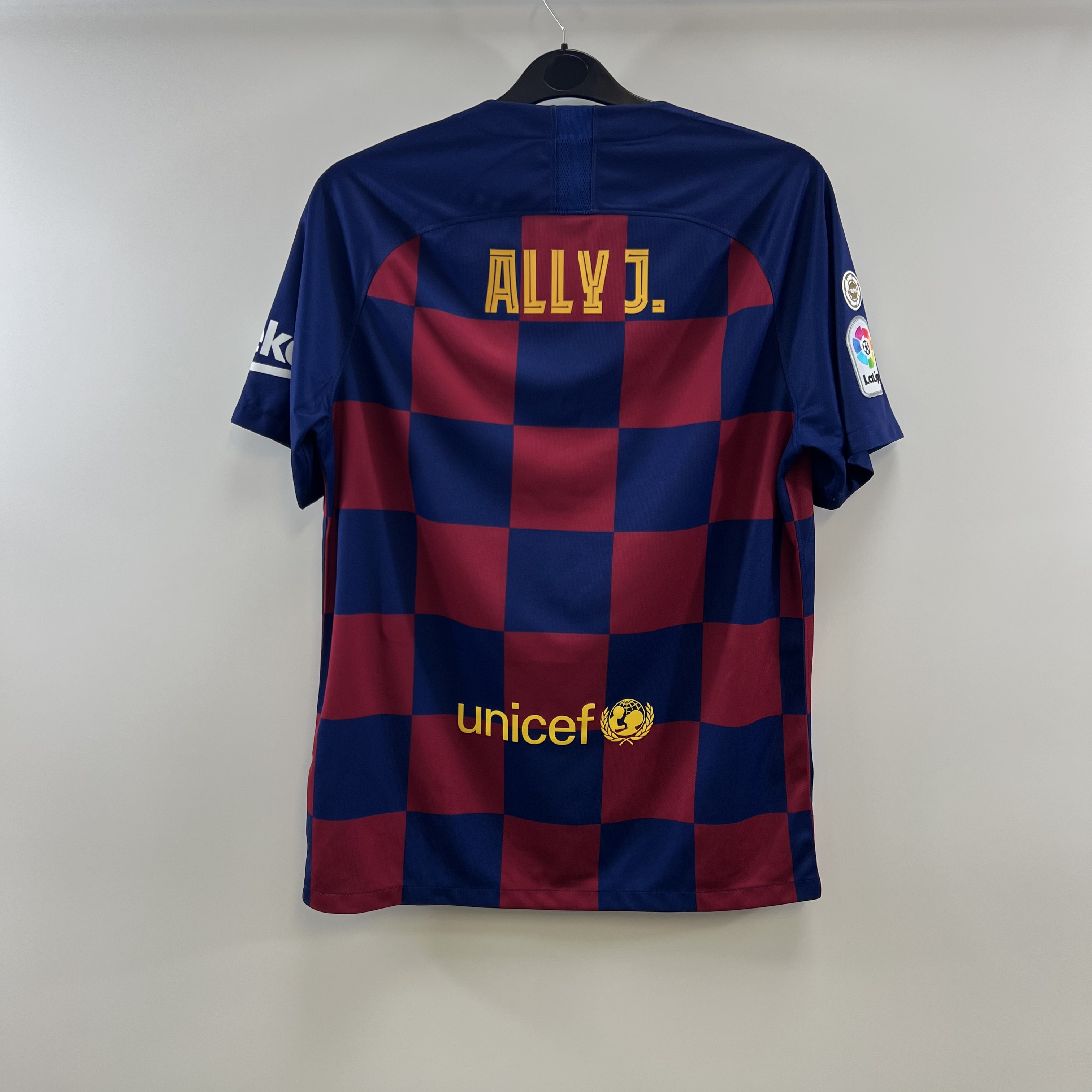 2F9D83F1-0C67-4278-8EFF-A423140511EB