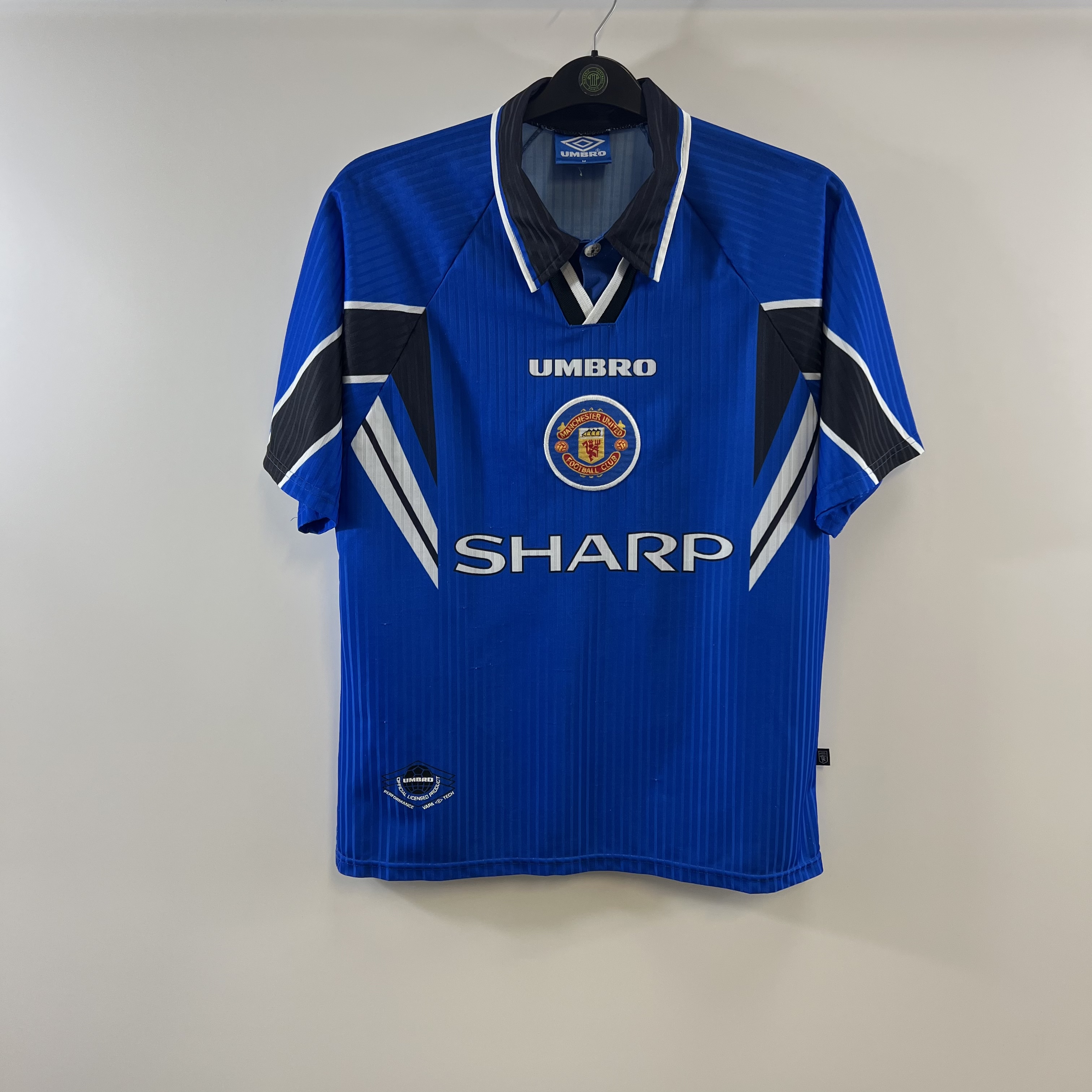 90FE24E8-16B9-4AA4-AEB6-2D5690C4C3CC