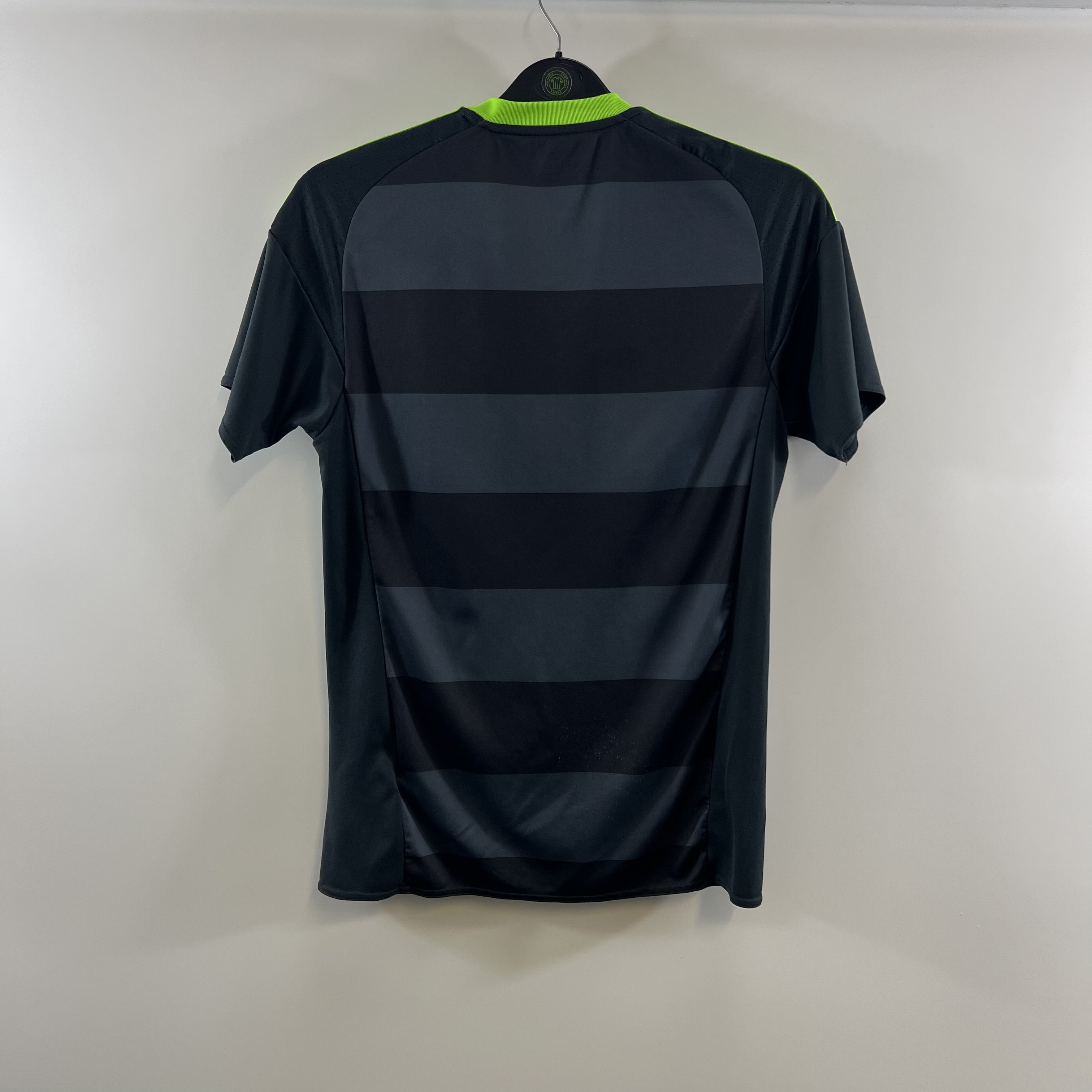 B8C4DFC4-F91E-4FB7-8EDC-25A490D3D32D