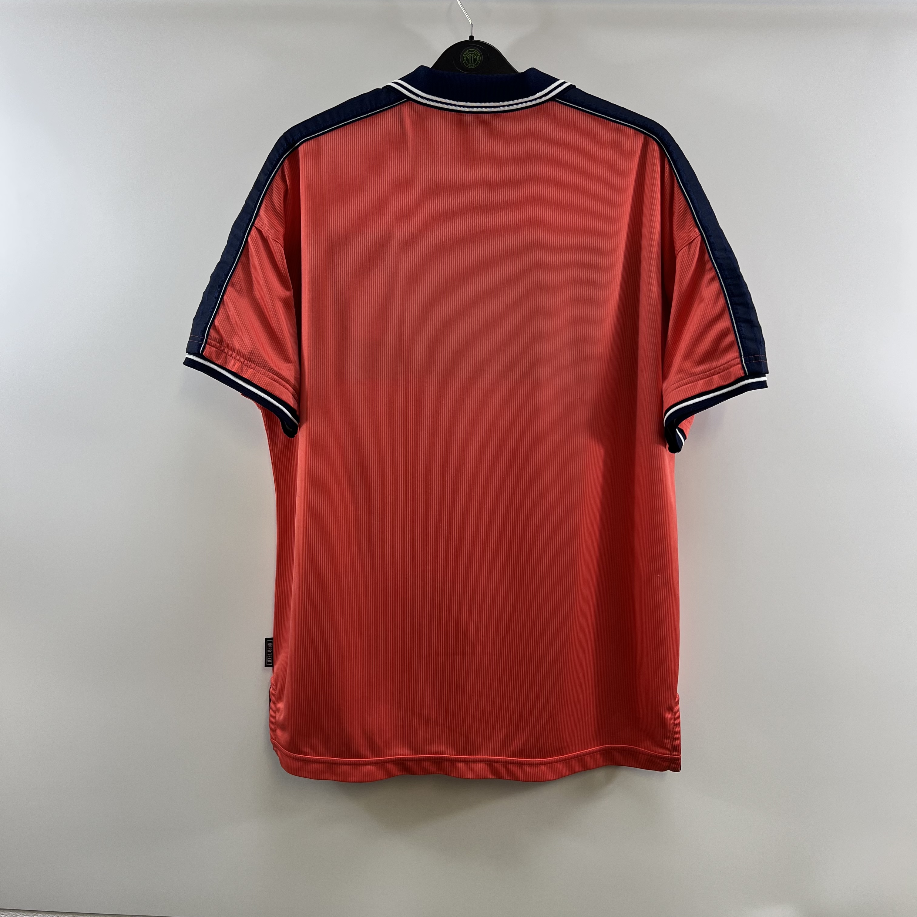 9E231909-F45F-4E5B-9A77-6035BE4DCF53